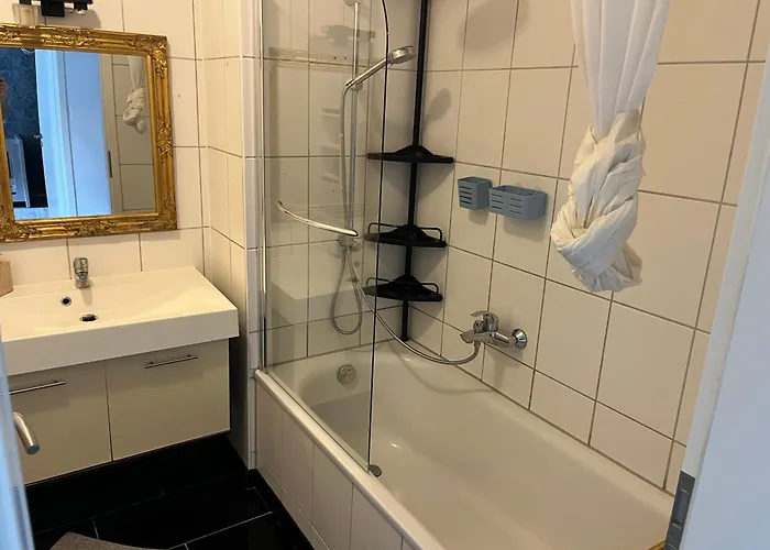 Geraeumige, Moderne 110 Qm Naehe Messe شقة